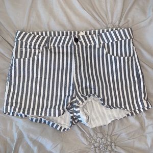 Stripped woman’s shorts H&M